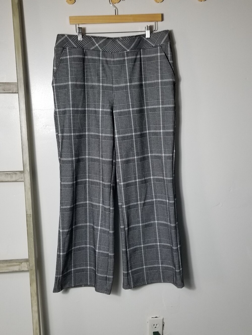 SERRA WOMEN'S BLACK AND WHITE DRESS PANTS SIZE LARGE
